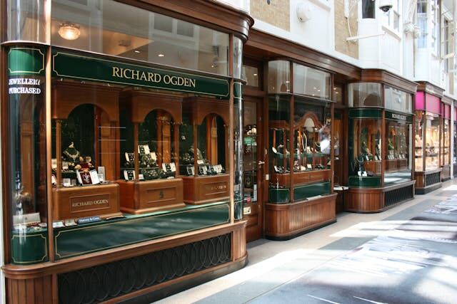 How to Choose a Jewelry Store in South Lake, Texas?
